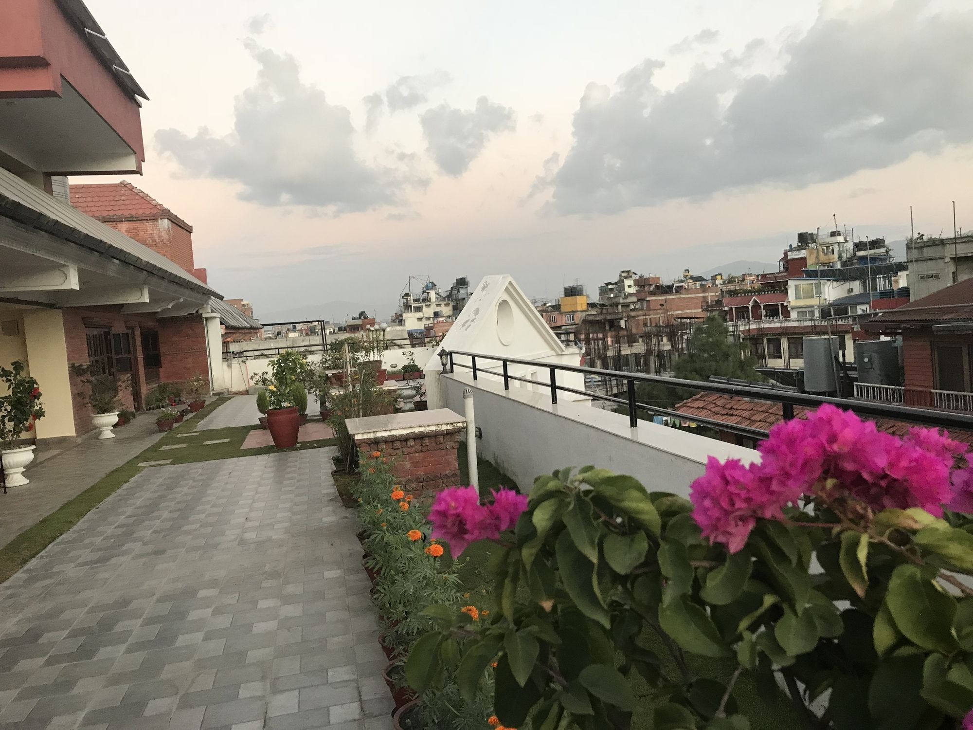 DOM Himalaya Hotel Katmandu Dış mekan fotoğraf