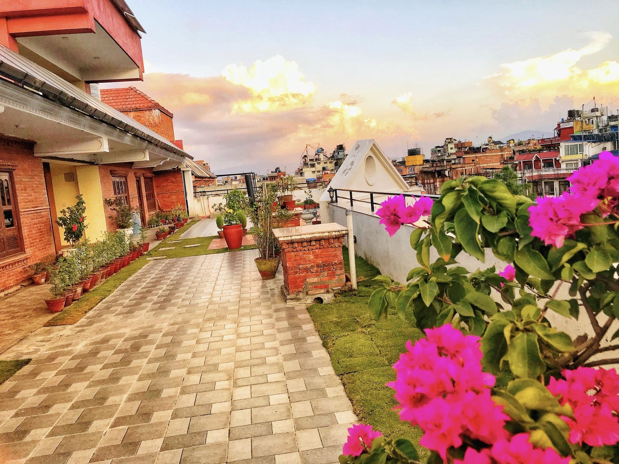 DOM Himalaya Hotel Katmandu Dış mekan fotoğraf